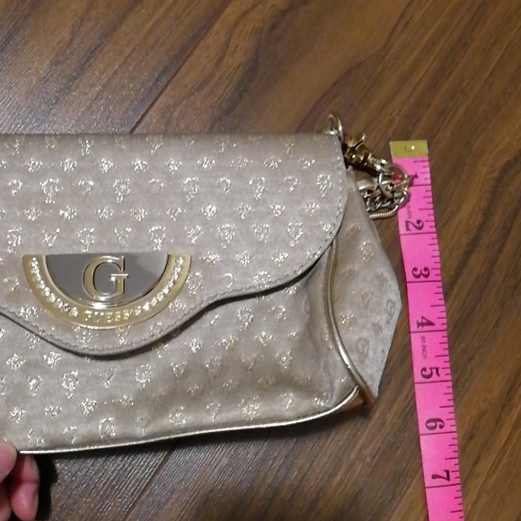 VGUC glitzy gold Guess purse with chain handle - Picture 8 of 8